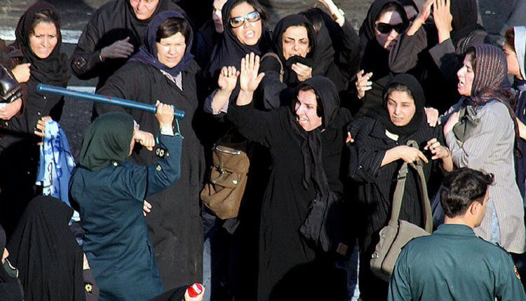 سخنی درباره‌ی سرکوب زنان در ایران