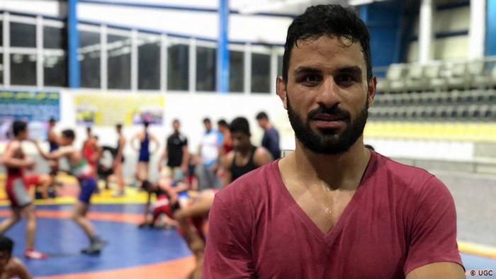 حسن حسام: گفتگو در سحرگاهی نمناک