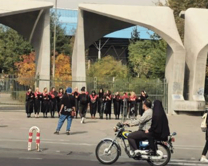 از “دختران خیابان انقلاب” تا “دختران سردرِ دانشگاه تهران”