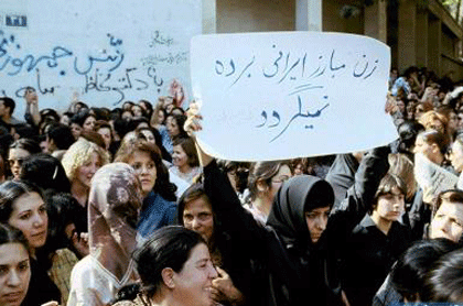 مبارزات زنان ادامه دارد، شکست های دیگری برای رژیم در راه است