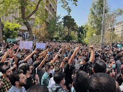 قامت بلند دانشگاه بر فرار جنبش انقلابی ایران
