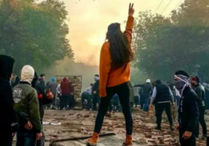 مبارزه زنان ایران علیه دو ارتجاع: جمهوری اسلامی و نئوفاشیست‌های سلطنت طلب!