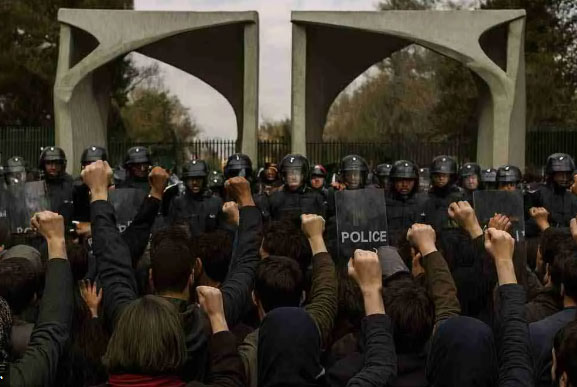 جنبش دانشجویی در میانه‌ی سرکوب، جنگ و بازآرایی قدرت